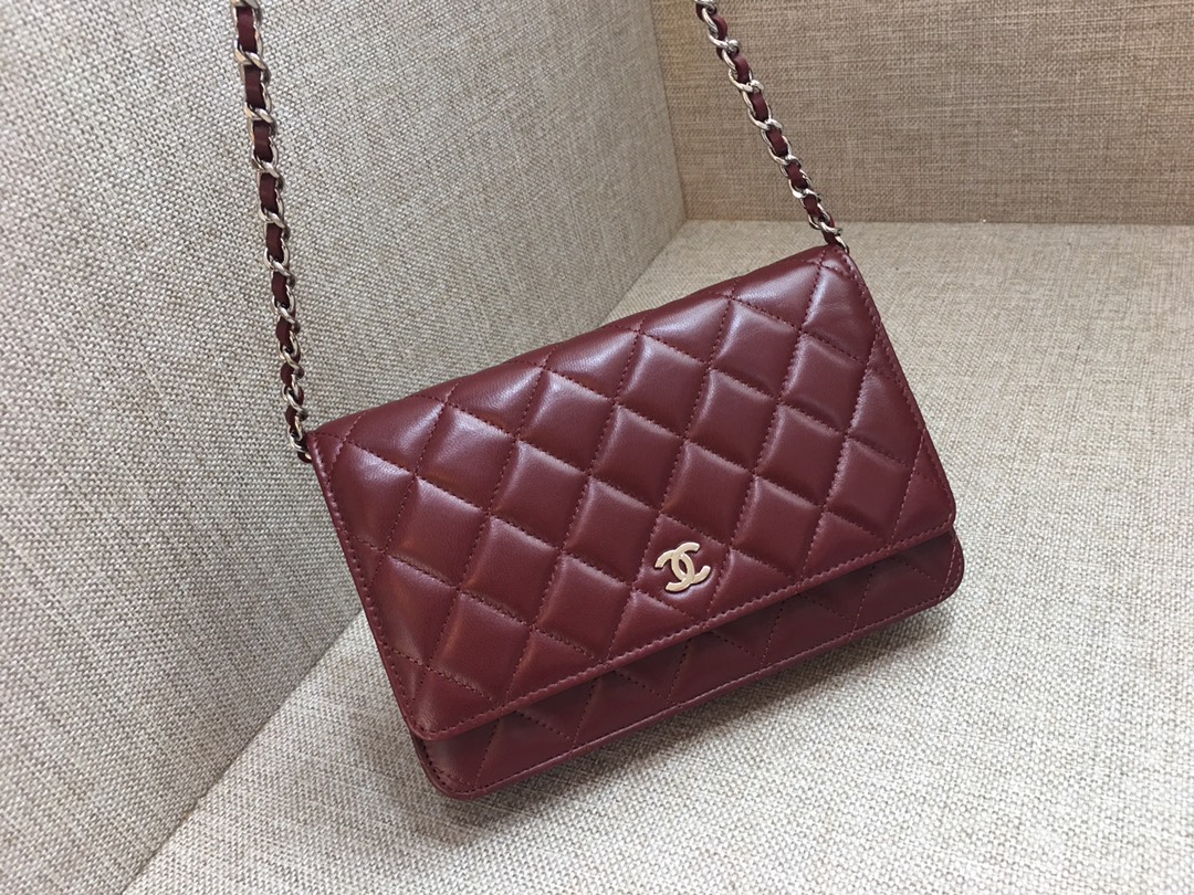 Lambskin Wallet On Chain Shoulder Bag A33814 Burgundy/Silver